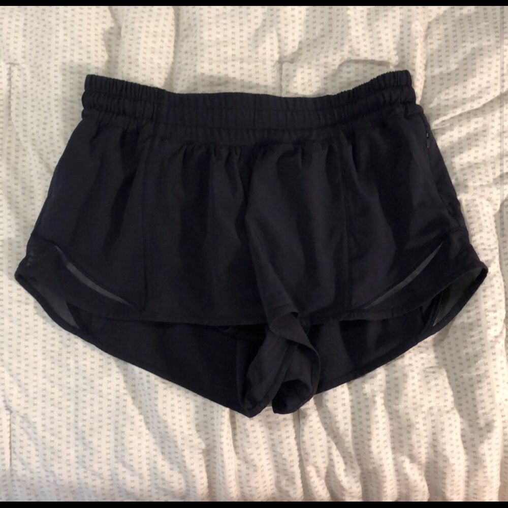 NAVY hotty hot shorts 2.5”
